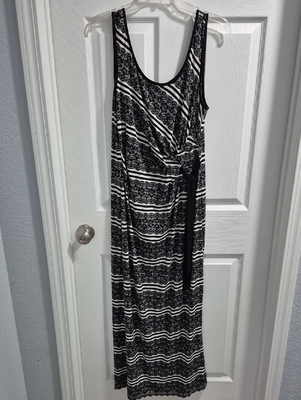 London Times Women’s Black and White Striped Sleeveless Maxi Dress
